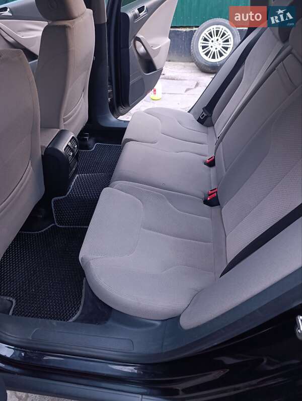 Универсал Volkswagen Passat 2006 в Теофиполе