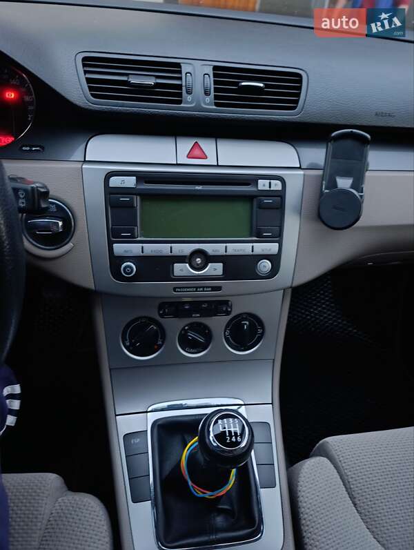 Универсал Volkswagen Passat 2006 в Теофиполе