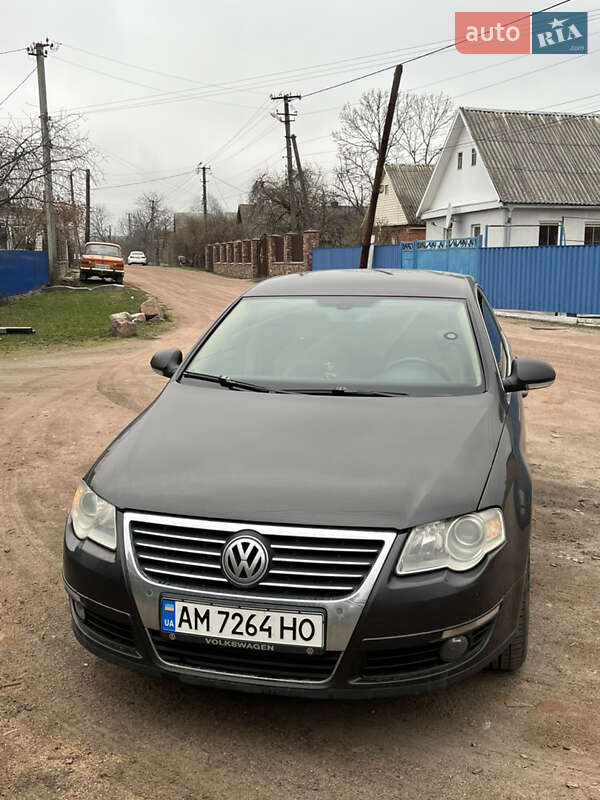 Седан Volkswagen Passat 2005 в Черняхові