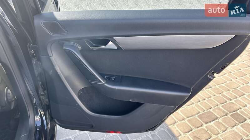 Универсал Volkswagen Passat 2013 в Киеве