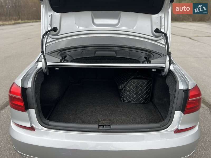 Седан Volkswagen Passat 2016 в Хмельницькому