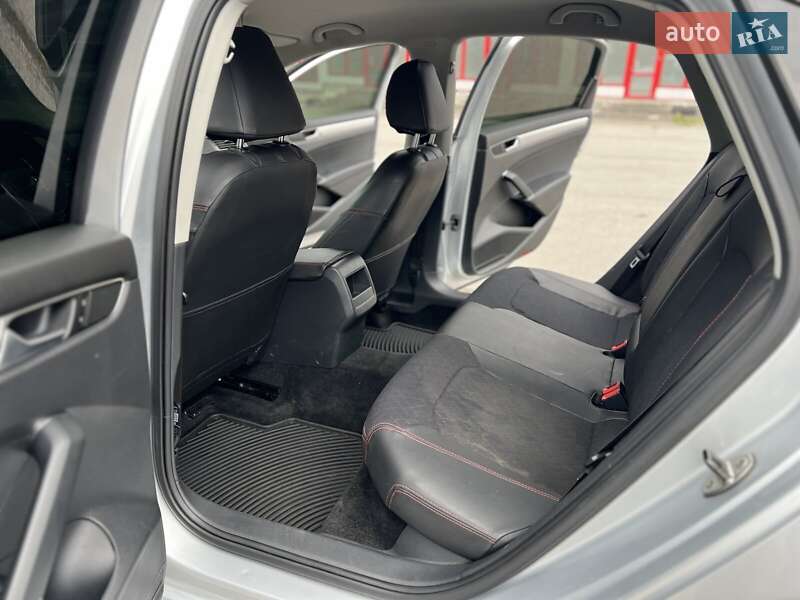Седан Volkswagen Passat 2016 в Хмельницькому