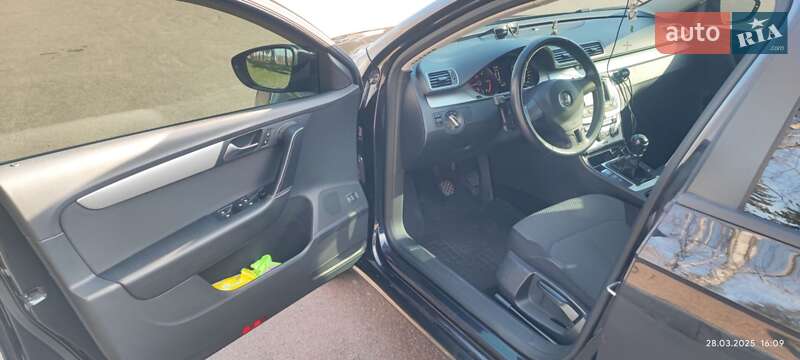 Универсал Volkswagen Passat 2012 в Житомире