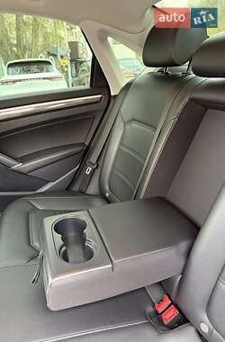 Седан Volkswagen Passat 2017 в 