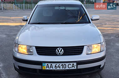 Седан Volkswagen Passat 2000 в 