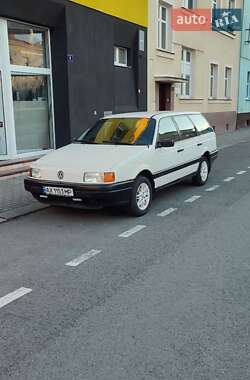 Универсал Volkswagen Passat 1990 в 