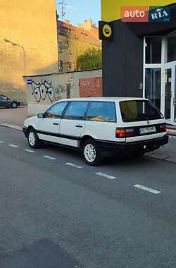 Универсал Volkswagen Passat 1990 в 