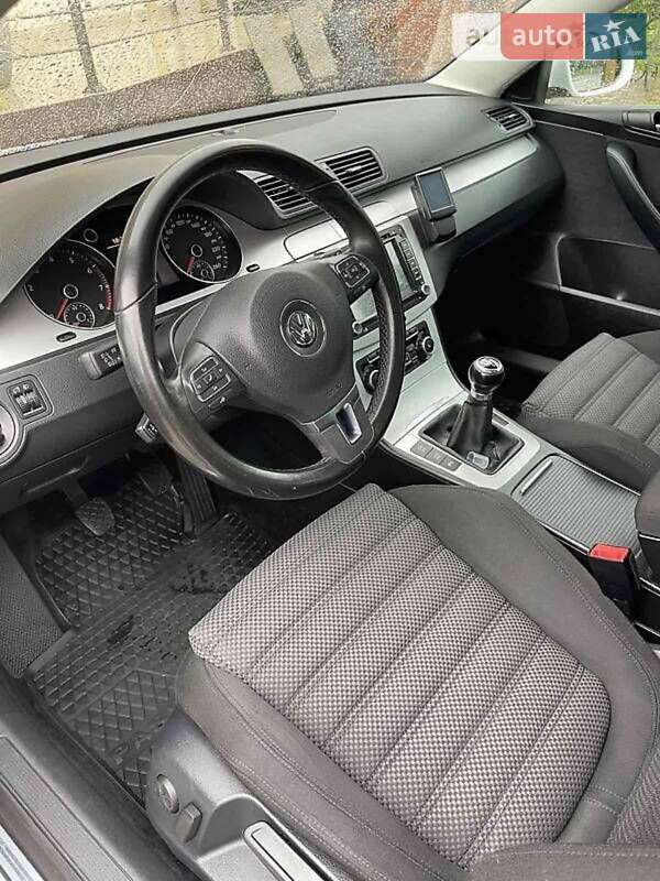 Универсал Volkswagen Passat 2010 в Одессе