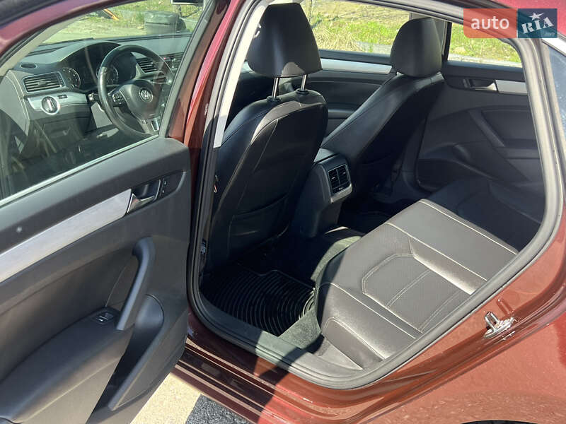 Седан Volkswagen Passat 2012 в Києві