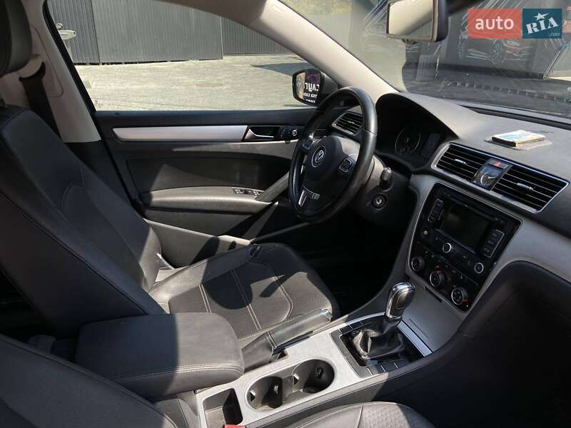 Седан Volkswagen Passat 2013 в Тернополі
