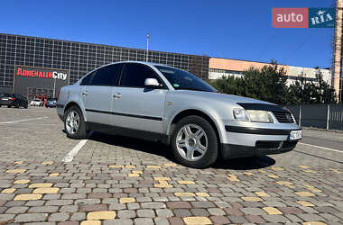 Седан Volkswagen Passat 1998 в 