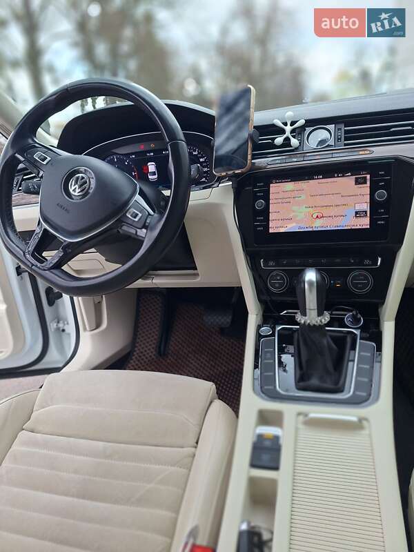 Седан Volkswagen Passat 2017 в Киеве