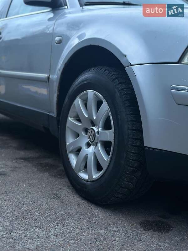Седан Volkswagen Passat 2004 в Киеве
