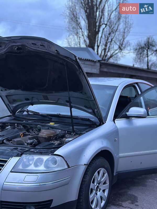 Седан Volkswagen Passat 2004 в Киеве