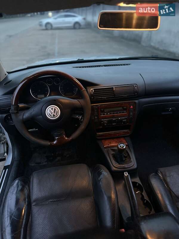 Седан Volkswagen Passat 2004 в Киеве