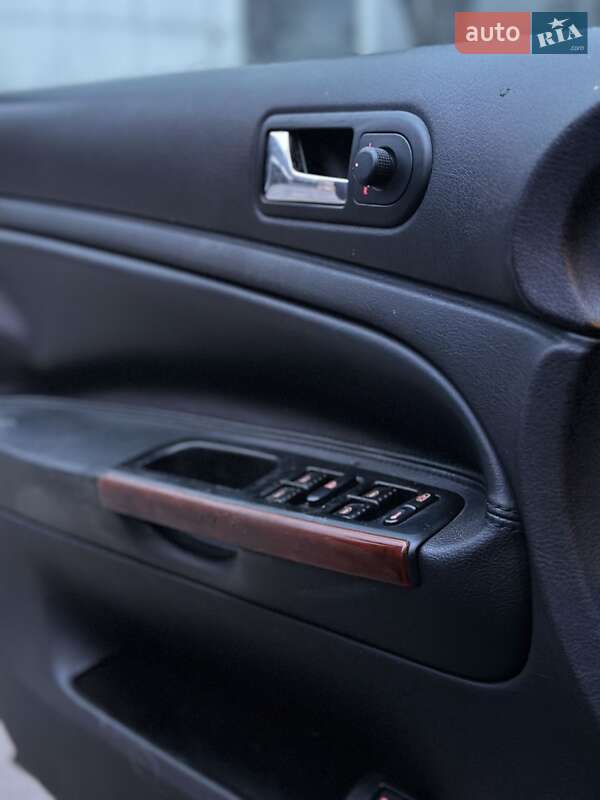 Седан Volkswagen Passat 2004 в Киеве