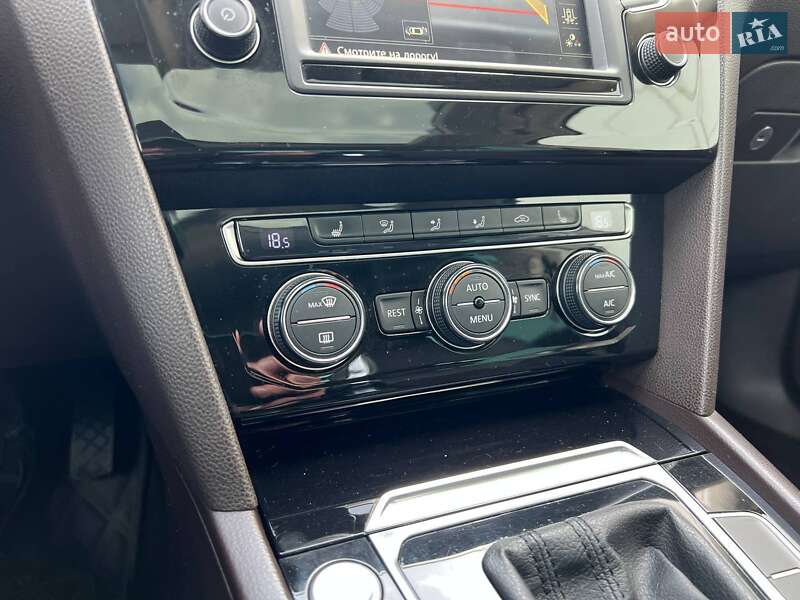 Седан Volkswagen Passat 2015 в Киеве