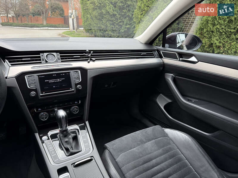 Седан Volkswagen Passat 2015 в Киеве