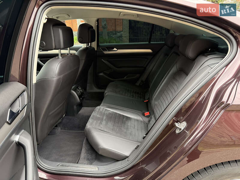 Седан Volkswagen Passat 2015 в Киеве