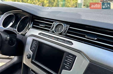 Седан Volkswagen Passat 2016 в 