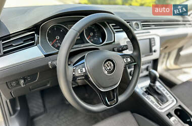Седан Volkswagen Passat 2016 в 