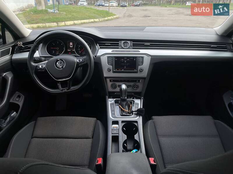 Седан Volkswagen Passat 2016 в Миколаєві