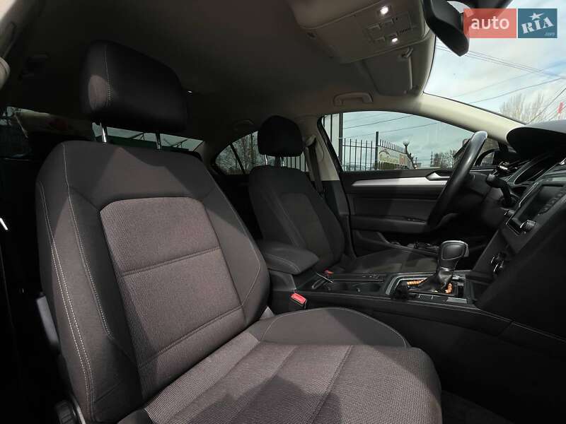 Седан Volkswagen Passat 2016 в Миколаєві
