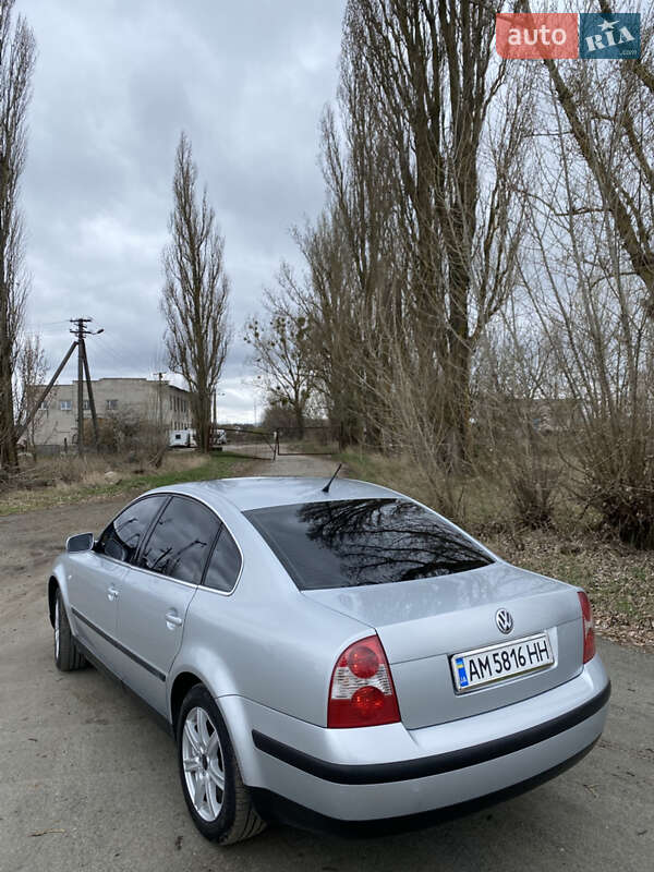 Седан Volkswagen Passat 2001 в Житомирі