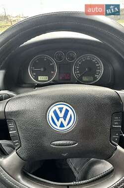 Седан Volkswagen Passat 2002 в 