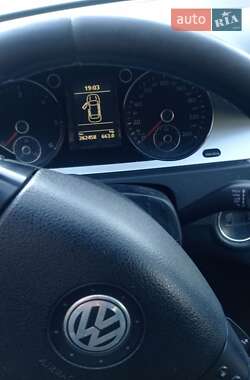 Універсал Volkswagen Passat 2009 в 