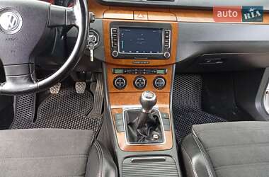 Седан Volkswagen Passat 2005 в 