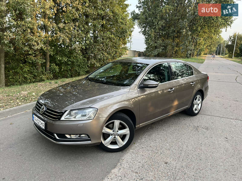 Седан Volkswagen Passat 2011 в Киеве