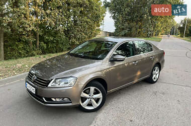 Седан Volkswagen Passat 2011 в 