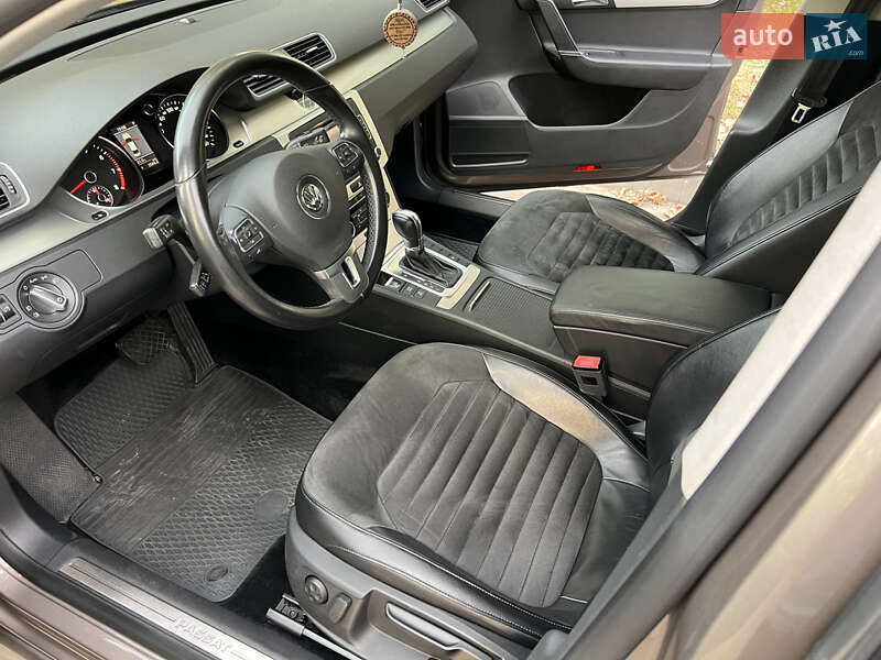 Седан Volkswagen Passat 2011 в Киеве