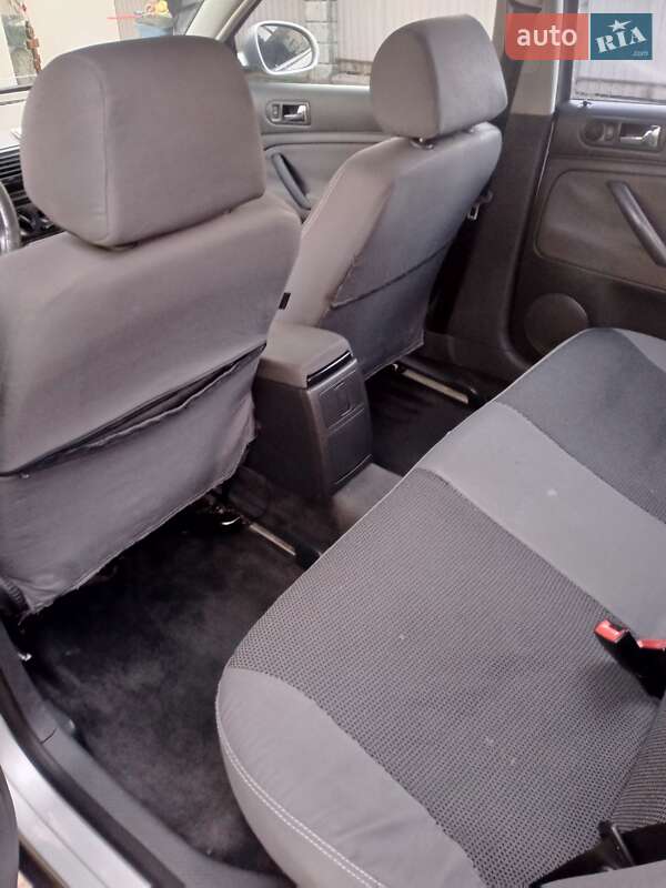 Седан Volkswagen Passat 2004 в Жовкве