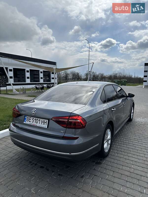 Седан Volkswagen Passat 2018 в Николаеве