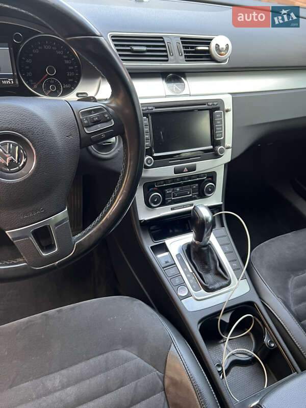 Універсал Volkswagen Passat 2011 в Любомлі