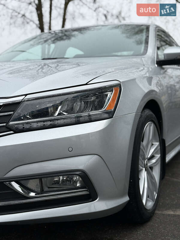 Седан Volkswagen Passat 2016 в Лубнах