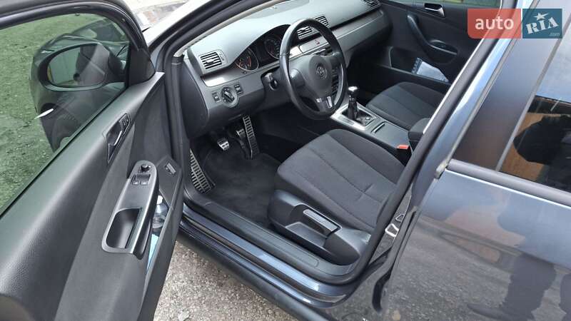 Седан Volkswagen Passat 2010 в Киеве