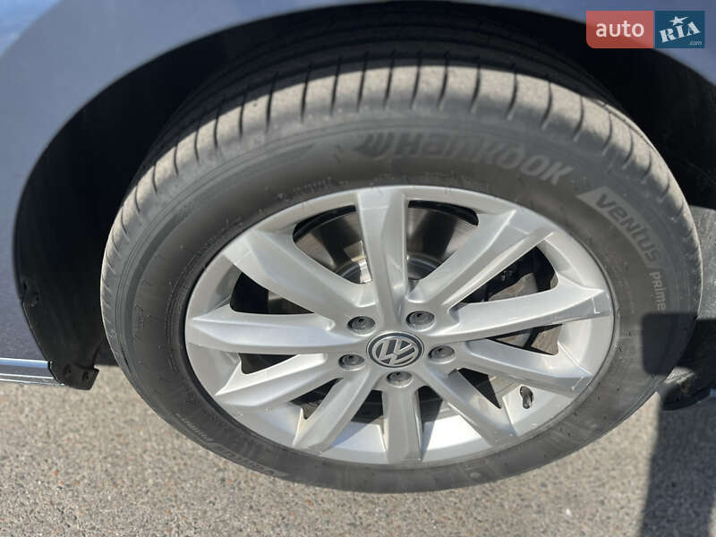 Универсал Volkswagen Passat 2014 в Киеве