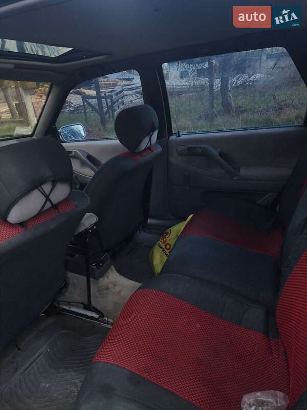 Седан Volkswagen Passat 1995 в Тячеві