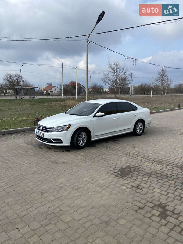 Седан Volkswagen Passat 2016 в Николаеве