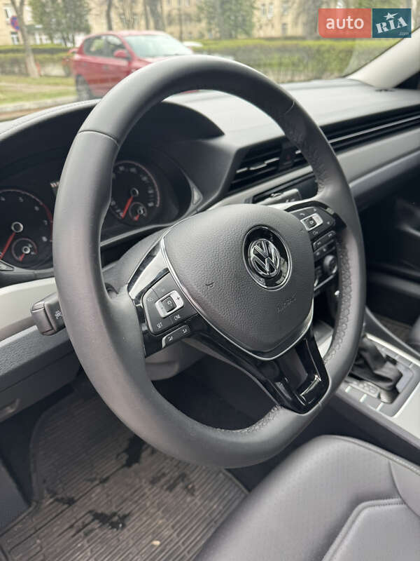 Седан Volkswagen Passat 2021 в Киеве