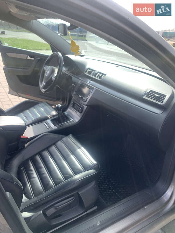 Универсал Volkswagen Passat 2011 в Львове
