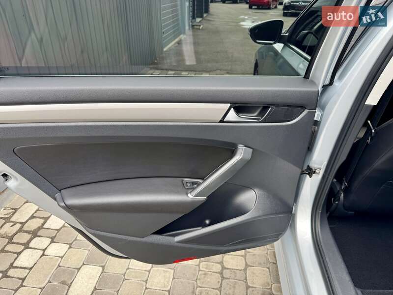 Седан Volkswagen Passat 2020 в Киеве