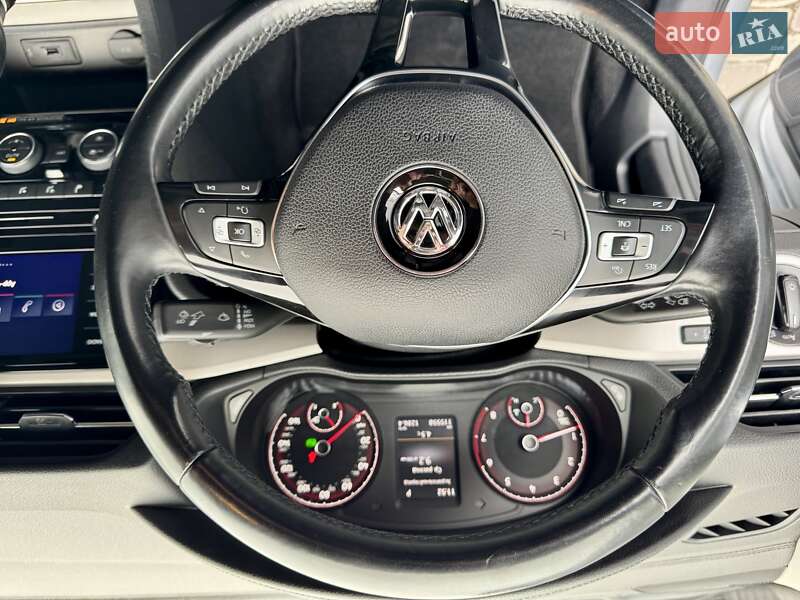 Седан Volkswagen Passat 2020 в Киеве
