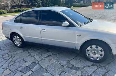 Седан Volkswagen Passat 2000 в 