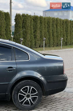 Седан Volkswagen Passat 2001 в 
