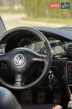 Седан Volkswagen Passat 2001 в 