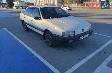 Седан Volkswagen Passat 1990 в 